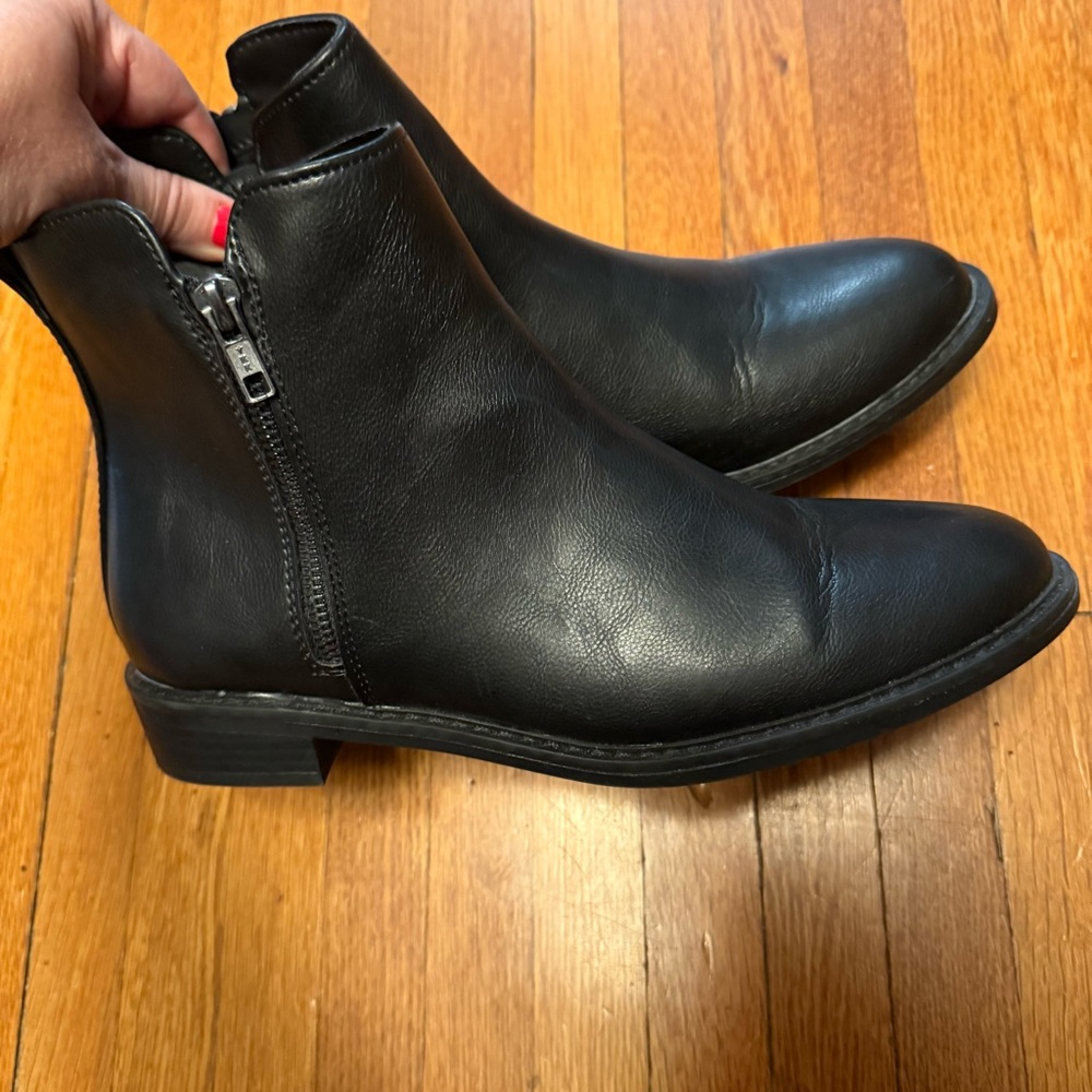 Universal Thread Black Zip Ankle Boots size 9